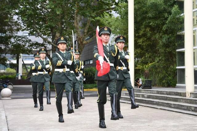 人民英雄永垂不朽！同济人永远铭记