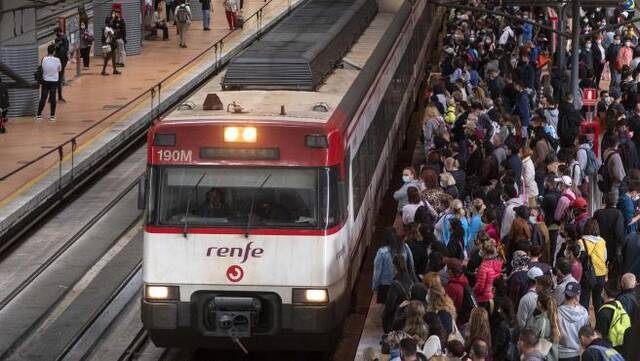 抗议铁路公司未遵守员工保障协议 西班牙火车司机工会发起罢工