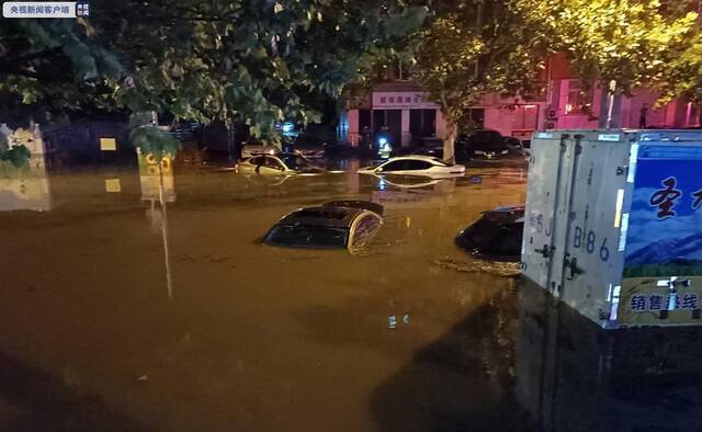 辽宁大连遭遇强降雨和冰雹天气 城区出现鸡蛋大冰雹