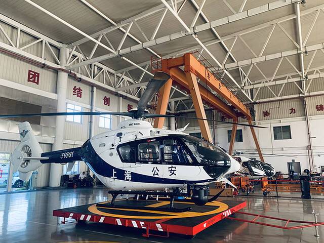 警航队的专用直升飞机。澎湃新闻记者朱奕奕摄