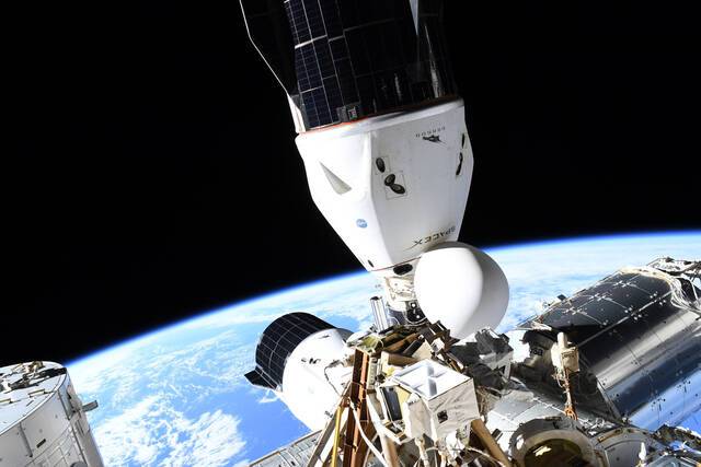 SpaceX 龙飞船今年第五次重返地球，携带 2 吨货物降落在大西洋