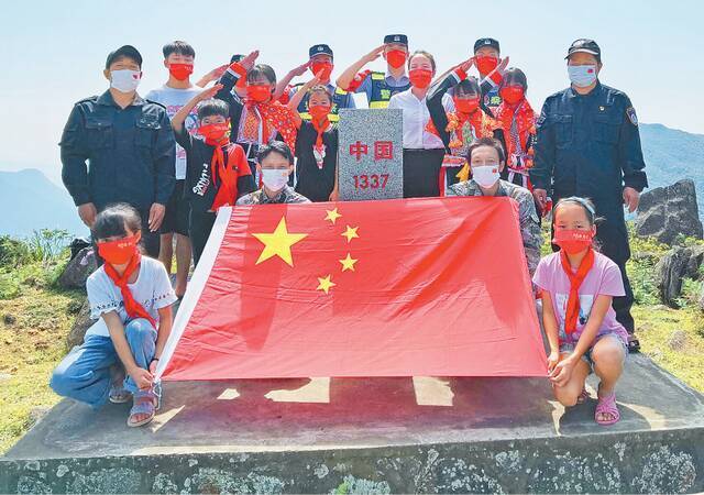 广西各地纷纷举行升国旗唱国歌活动同升一面旗同唱一首歌 祝愿祖国繁荣昌盛