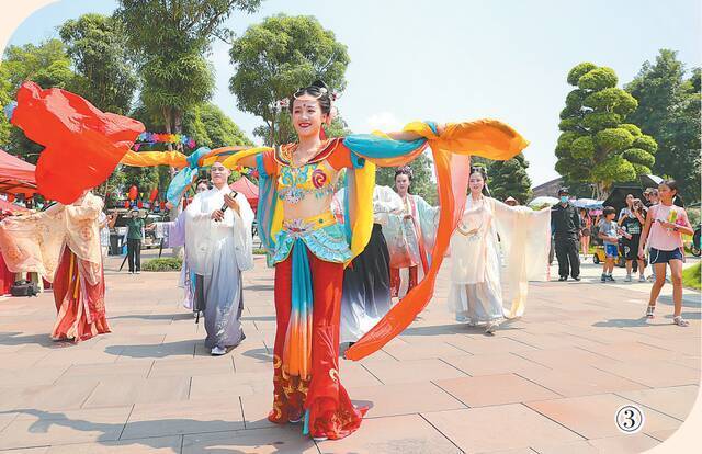 广西各地纷纷举行升国旗唱国歌活动同升一面旗同唱一首歌 祝愿祖国繁荣昌盛