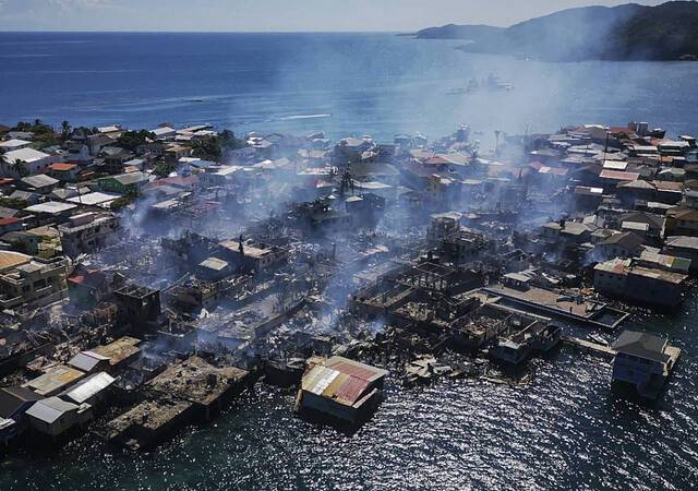 洪都拉斯海岛发生火灾：200多所房屋受损，4人受伤