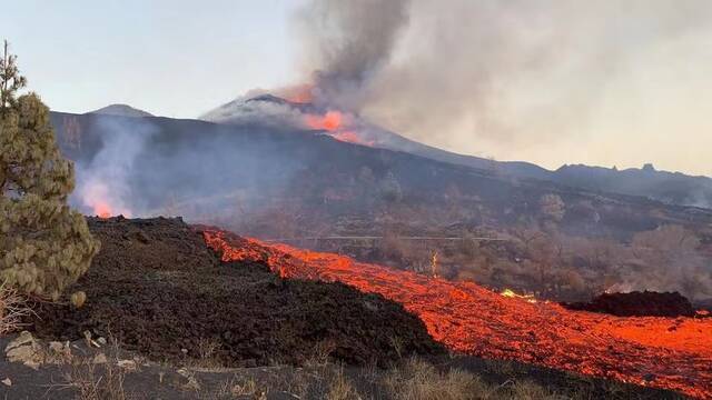 西班牙拉帕尔马岛火山灰导致空气质量恶化