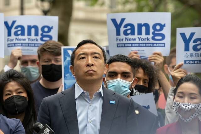 当地时间5月24日，杨安泽在纽约市政厅公园举办竞选集会图源：视觉中国