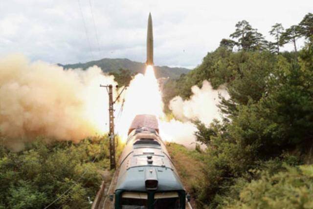 朝鲜9月15日从导弹列车上发射的弹道导弹