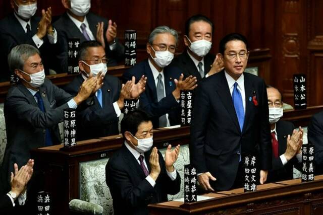  4日，自民党新总裁岸田文雄在临时国会上正式当选日本第100任首相。