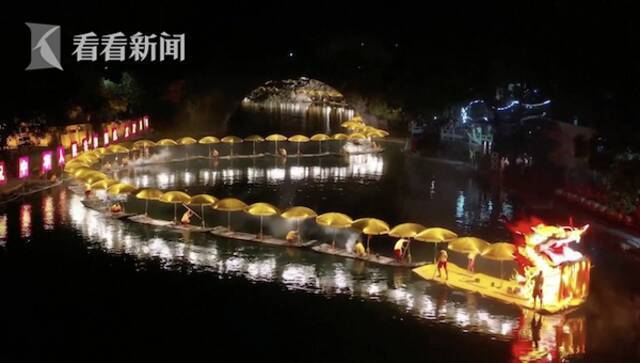 视频｜桂林国庆奇幻夜！720米“金色巨龙”游弋遇龙河