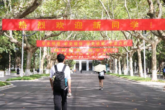 研路有你，青春同行！你好，2021级新同学