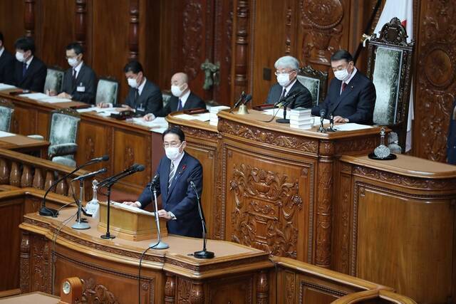 岸田文雄发表就任后的首次施政演说