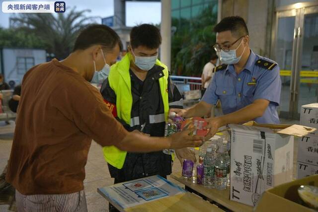 海南铁路轮渡启动滞留旅客应急预案 全力做好滞留旅客服务保障