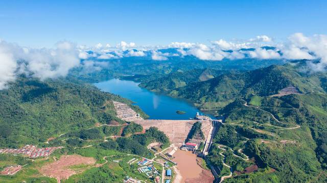 中企海外首个全流域投资开发梯级水电项目全部投产发电