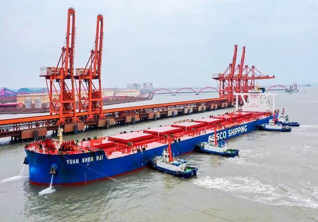 中国远洋海运远神海轮刷新曹妃甸港直靠船舶“三项第一”纪录