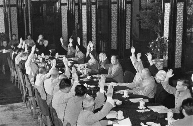 学党史  新中国第一部宪法这样诞生
