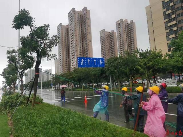 珠海暴雨预警升级为红色 公交全线停运、学校停课