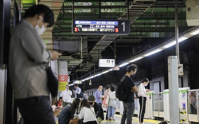 疫情、经济低迷、消失的中产……岸田新内阁还需跨过那些坎？