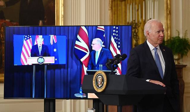 当地时间2021年9月15日，美国首都华盛顿，美国总统拜登与澳大利亚总理莫里森以及英国首相约翰逊进行视频会议。美国、英国、澳大利亚三国领导人宣布，三国建立名为“AUKUS”的美英澳三边安全伙伴关系。