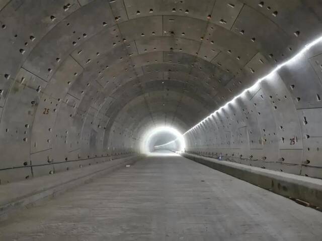 中国在海外建设的首条大直径水下盾构隧道顺利贯通