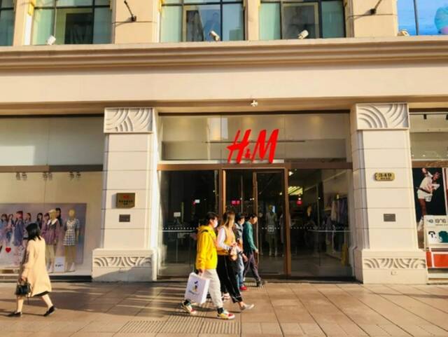 上海的H&ampampM门店马云飞摄