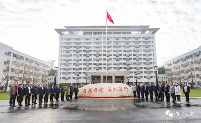 湖北大学新校门，落成！