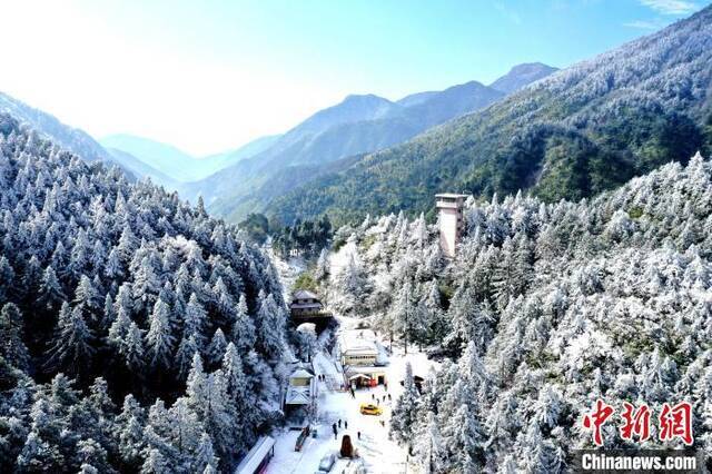 武夷山国家公园美丽的雪景。王东明摄