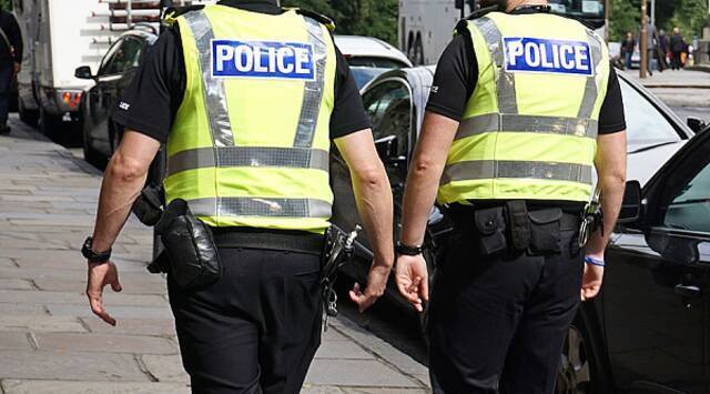 2000警察涉嫌性犯罪，英国警方包庇？！