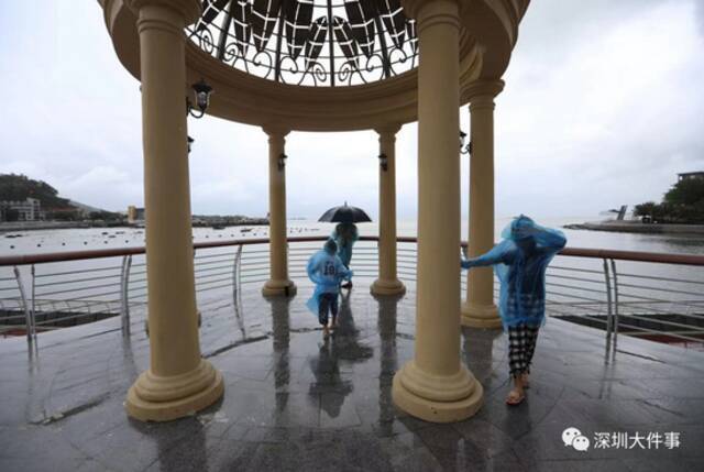 警惕！深圳暴雨橙色预警生效中，629个避难场所开放，网友晒出“大招”