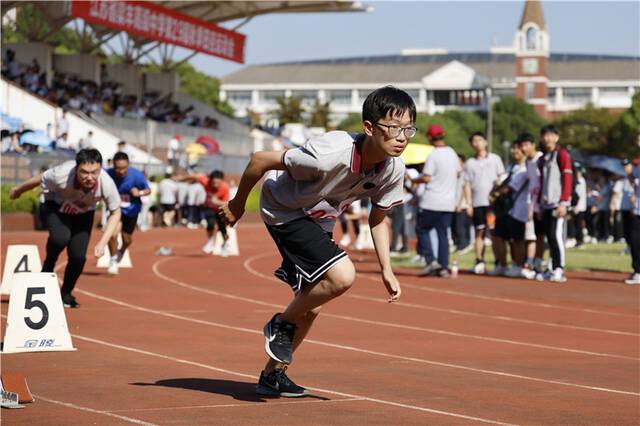 江苏省梁丰高级中学：强健体魄，强国有我