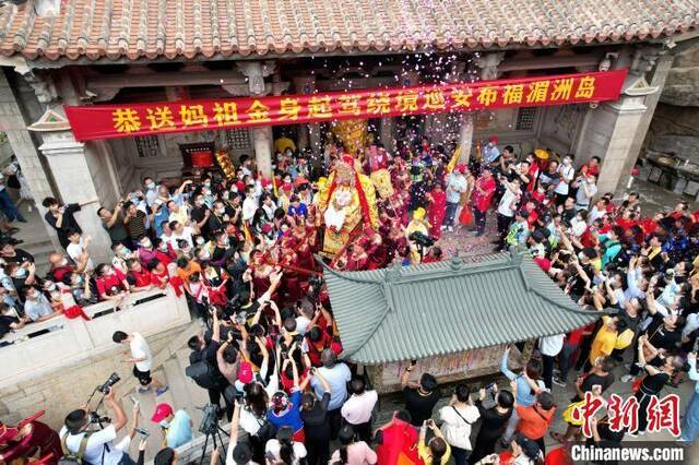 “妈祖故里”福建湄洲岛妈祖金身巡安布福