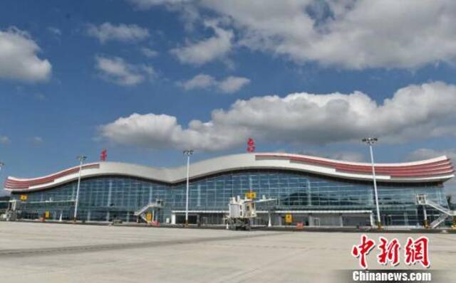 资料图：贵州省遵义茅台机场外景一隅。
