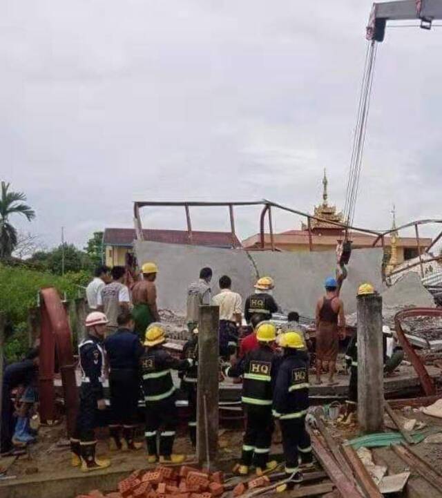 缅甸仰光一座在建房屋发生倒塌 多名建筑工人被困