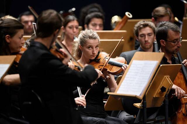 瑞士管弦乐队演奏“第十交响曲”致敬贝多芬