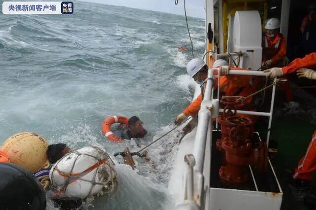 东海海域突发！2人获救，11人失联！