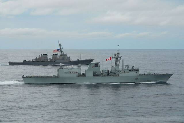 美海军第七舰队证实：美国军舰首次联合加拿大穿越台湾海峡