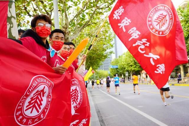 华东师大“校庆跑团”今晨征服10km上马！