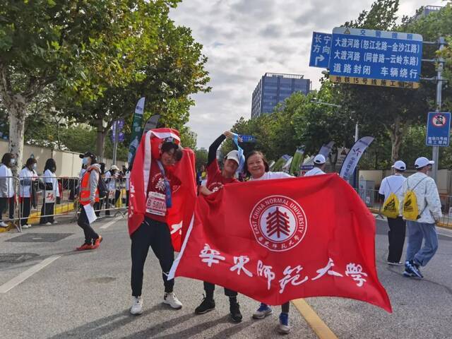 华东师大“校庆跑团”今晨征服10km上马！