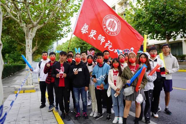 华东师大“校庆跑团”今晨征服10km上马！