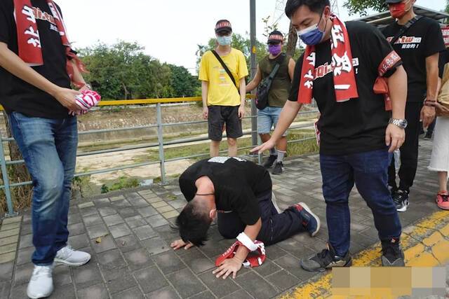 “台独立委”陈柏惟罢免案在即 其苦行一上午脚软瘫坐在地引嘲讽