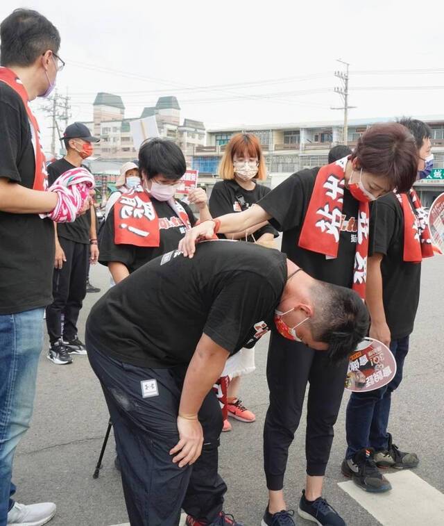 “台独立委”陈柏惟罢免案在即 其苦行一上午脚软瘫坐在地引嘲讽