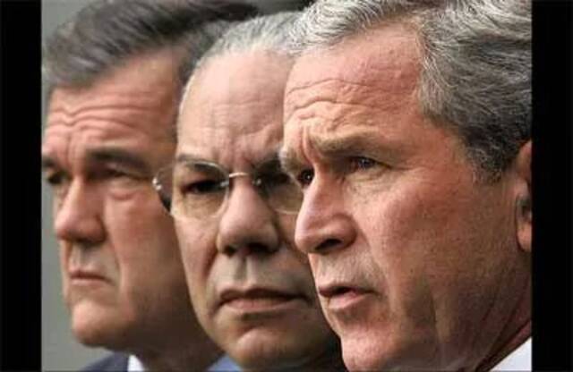  2004年8月，鲍威尔与小布什和时任美国国土安全部部长里奇