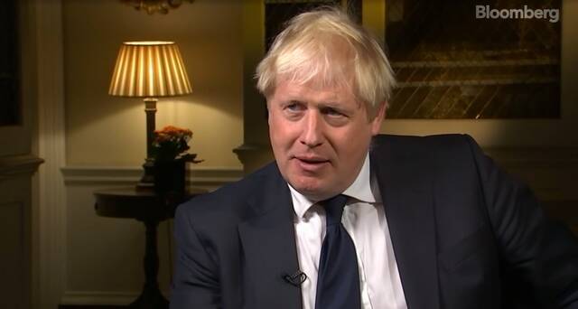 英国首相鲍里斯·约翰逊（Boris Johnson）在采访中图自彭博社