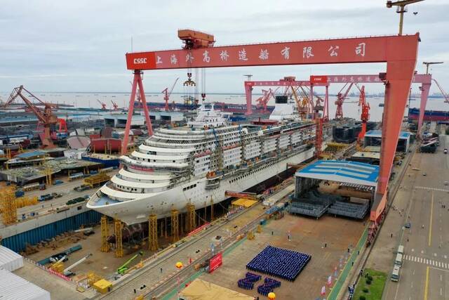 中国首制大型邮轮实现全船贯通
