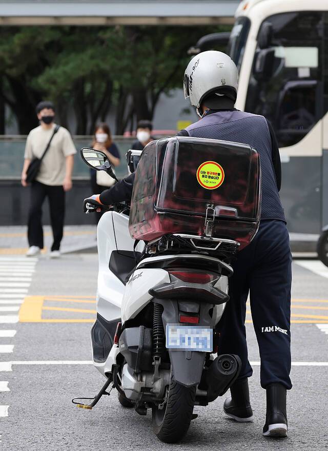 韩国街头外卖骑手