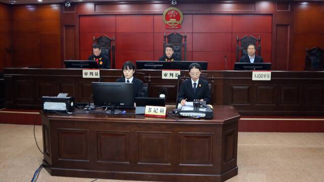 证监会重庆监管局原局长毛毕华一审被控受贿超4700万