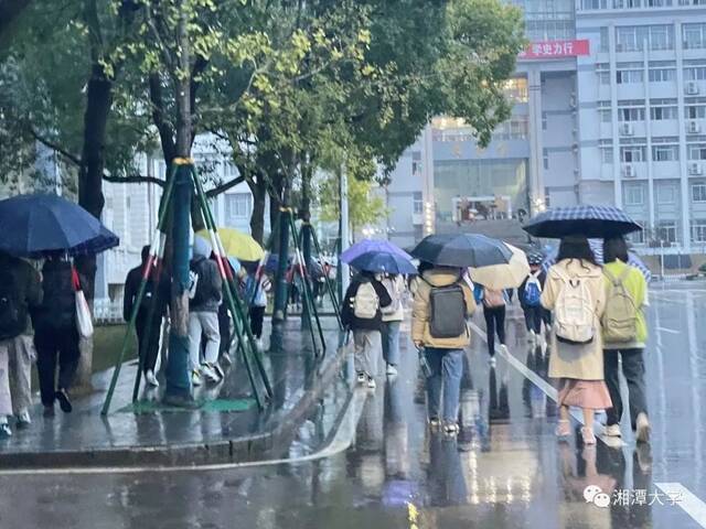 10月21日  星期四  雨