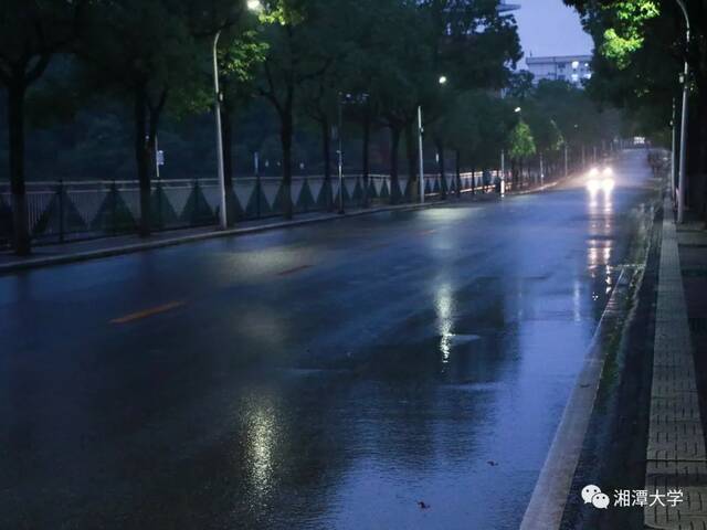 10月21日  星期四  雨