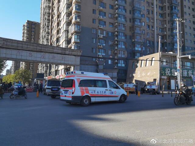 记者探访北京昌平宏福苑小区 小区今天凌晨已封闭