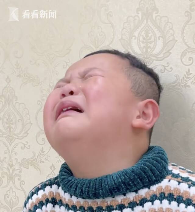 视频｜妈妈迟到儿子泪流满面：我重要还是做面膜重要