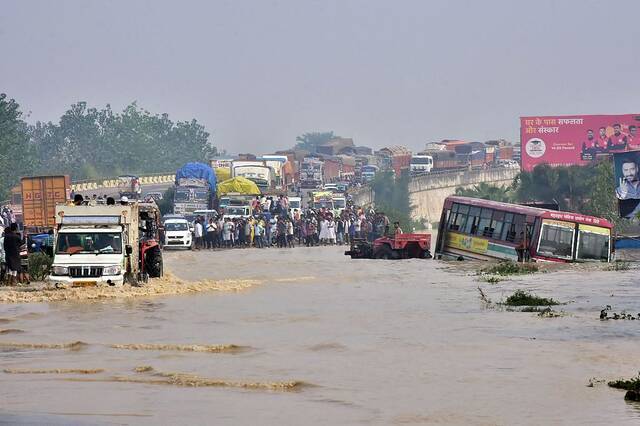 印度北阿坎德邦暴雨已致68人死亡 两个徒步旅行团多人失踪